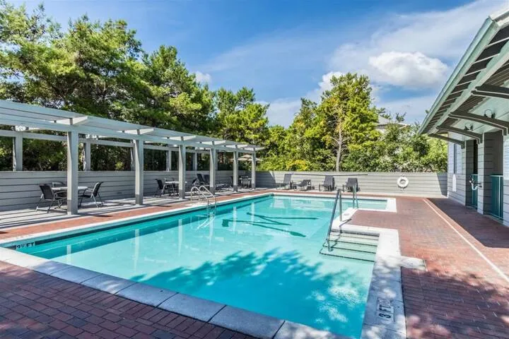 Community Pool-Heated in Cooler Months