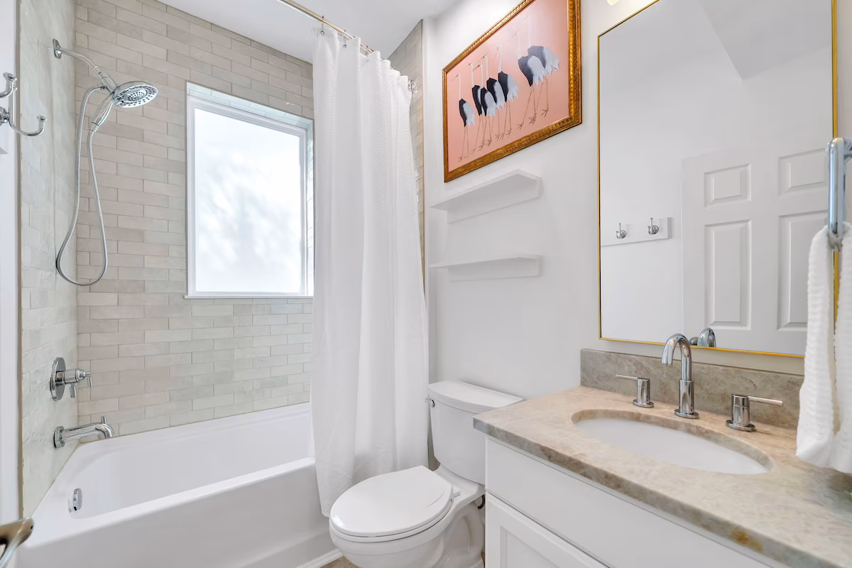2nd Level Bathroom with Tub/Shower Combination